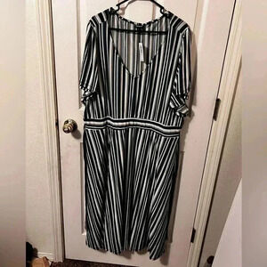 NWT Torrid Midi Dress Women 5X Stripe Crepe Studio Flutter Slv Green Tie Waist